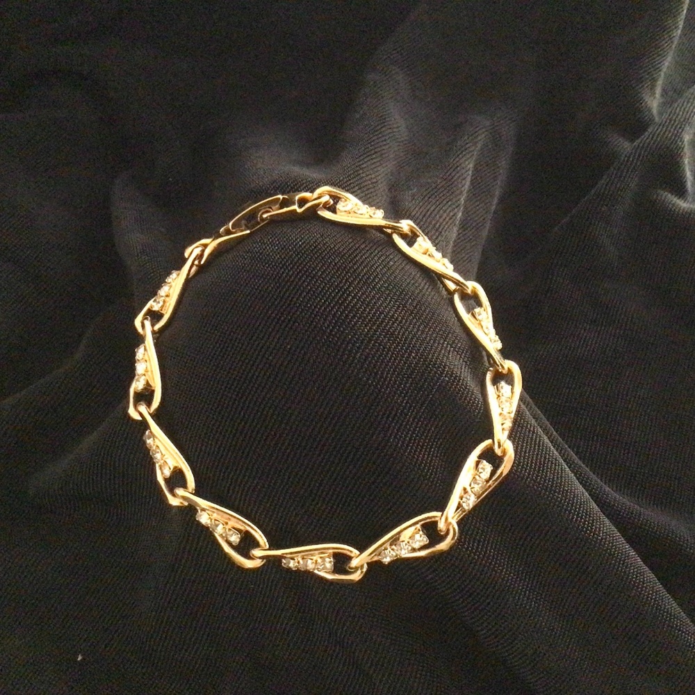 Highly polished delicate goldtone & rhinestone bracelet. 7”